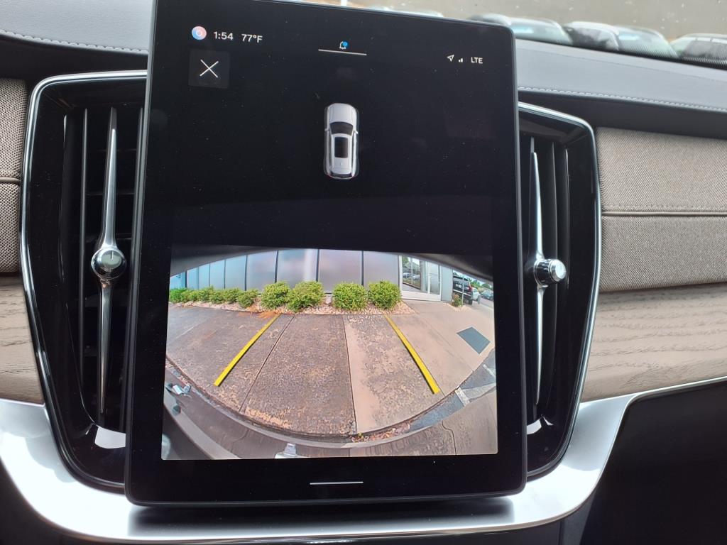 2025 Volvo XC90 Core - Photo 18