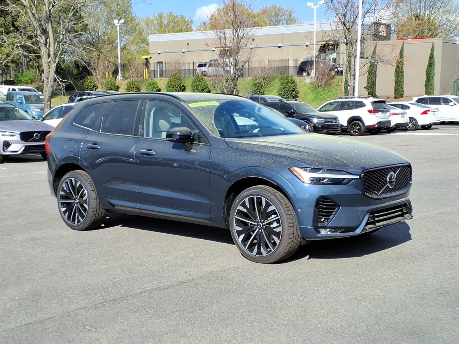 2026 Volvo XC60 B5 Ultra Dark AWD's photo