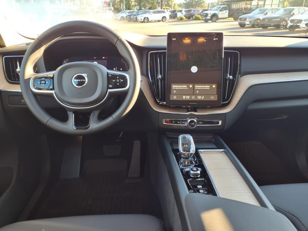 2026 Volvo XC60 Plus - Photo 9
