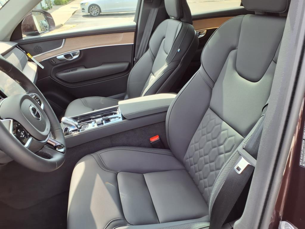 2025 Volvo XC90 Core - Photo 14
