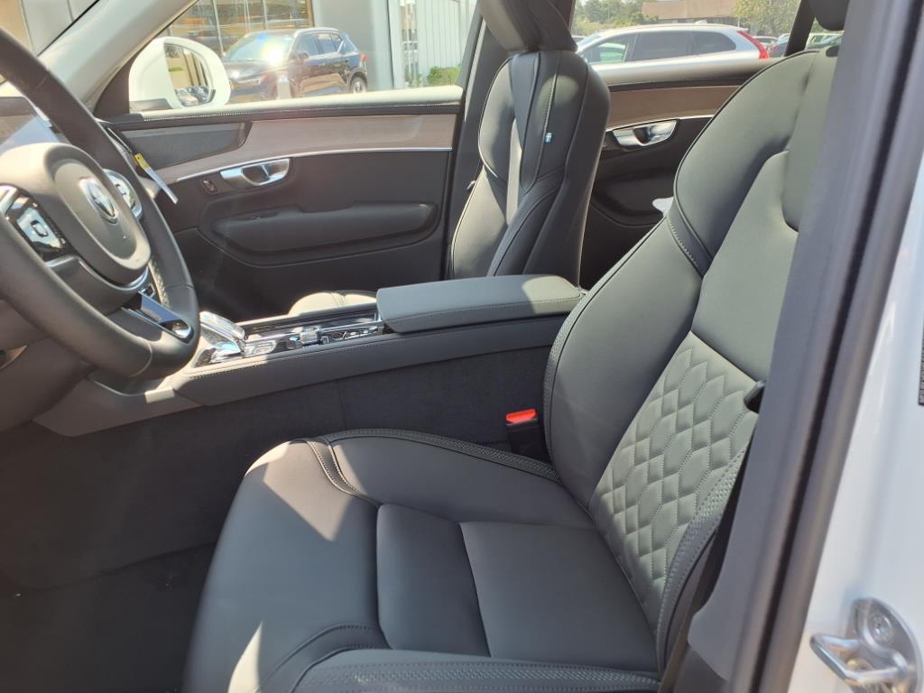 2025 Volvo XC90 Plus - Photo 18