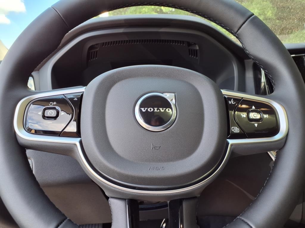 2026 Volvo XC60 Plus - Photo 24