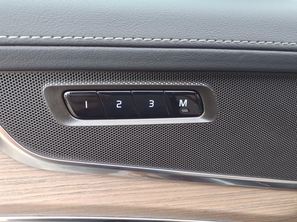 2025 Volvo XC90 Core - Photo 12