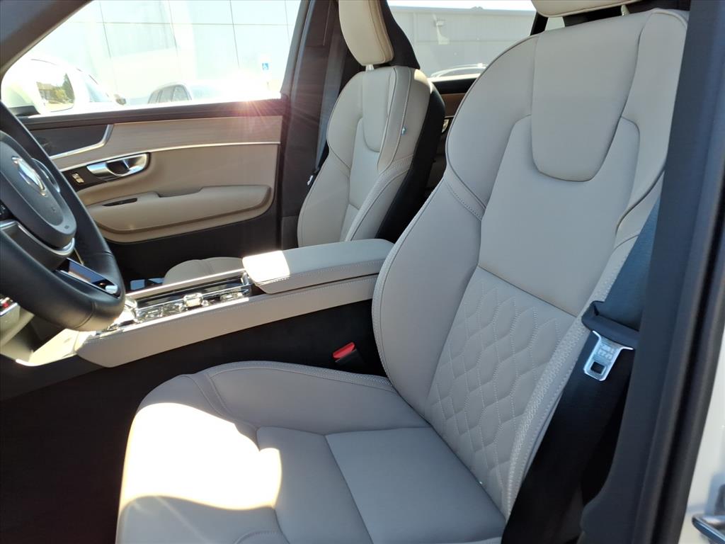 2026 Volvo XC90 Plus - Photo 14