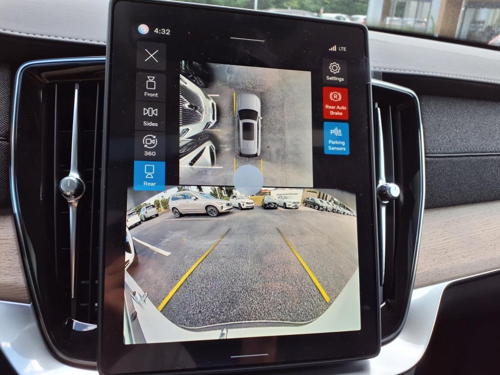 2026 Volvo XC90 Plus - Photo 17