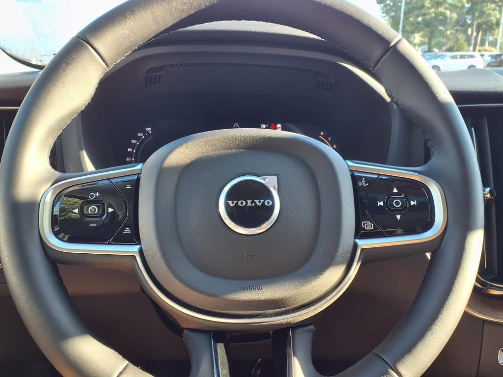 2026 Volvo XC60 Plus - Photo 22