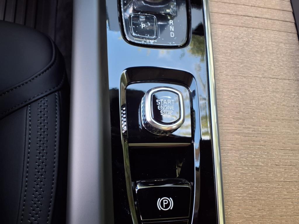 2026 Volvo XC60 Plus - Photo 20