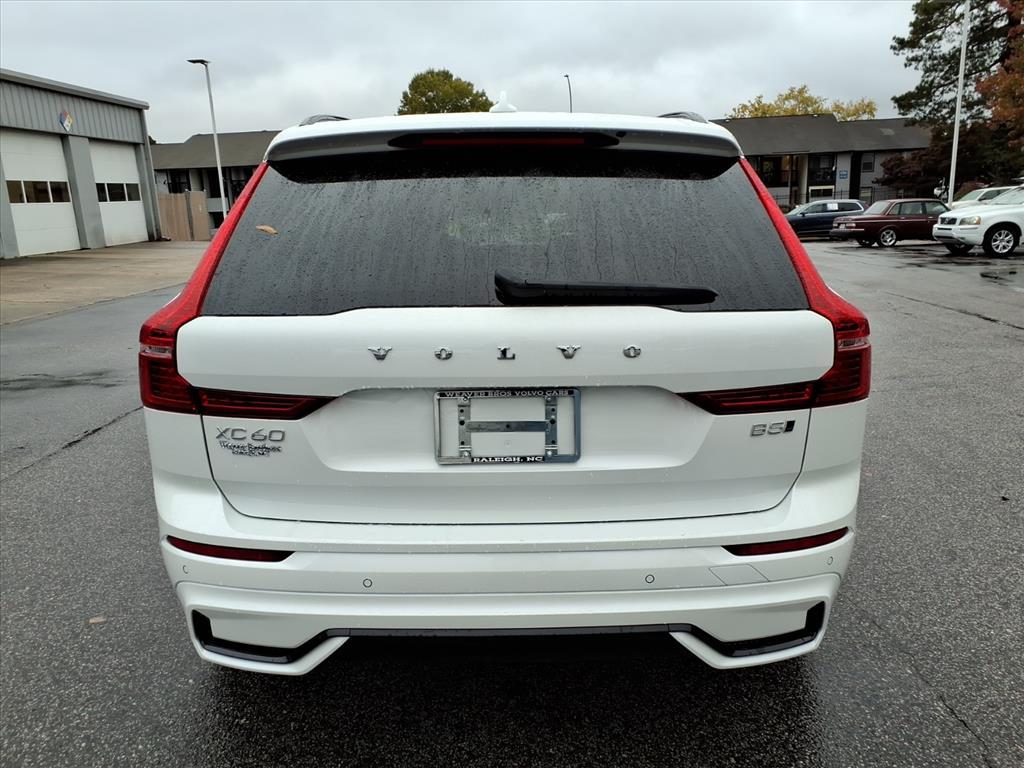 2025 Volvo XC60 B5 Plus photo 2