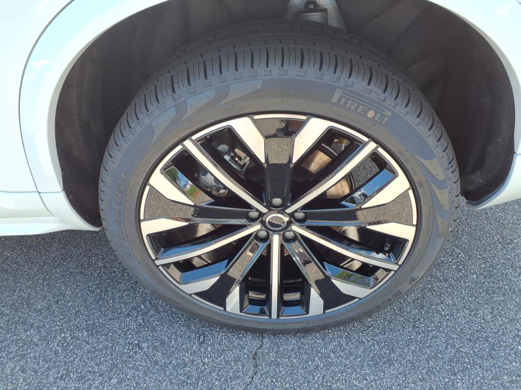 2025 Volvo XC90 Plus - Photo 11