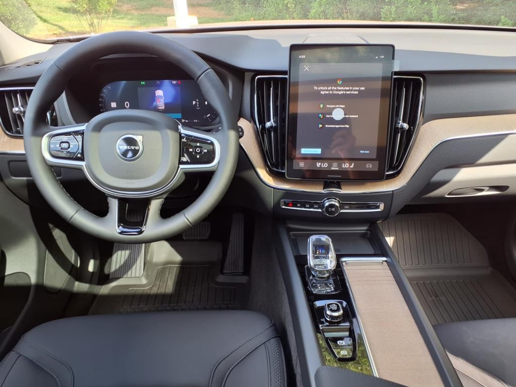 2026 Volvo XC60 Plus - Photo 11