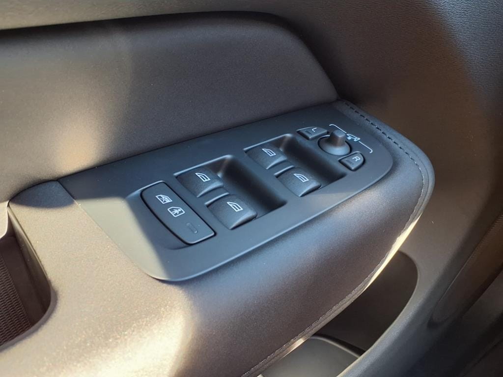 2026 Volvo XC60 Plus - Photo 23