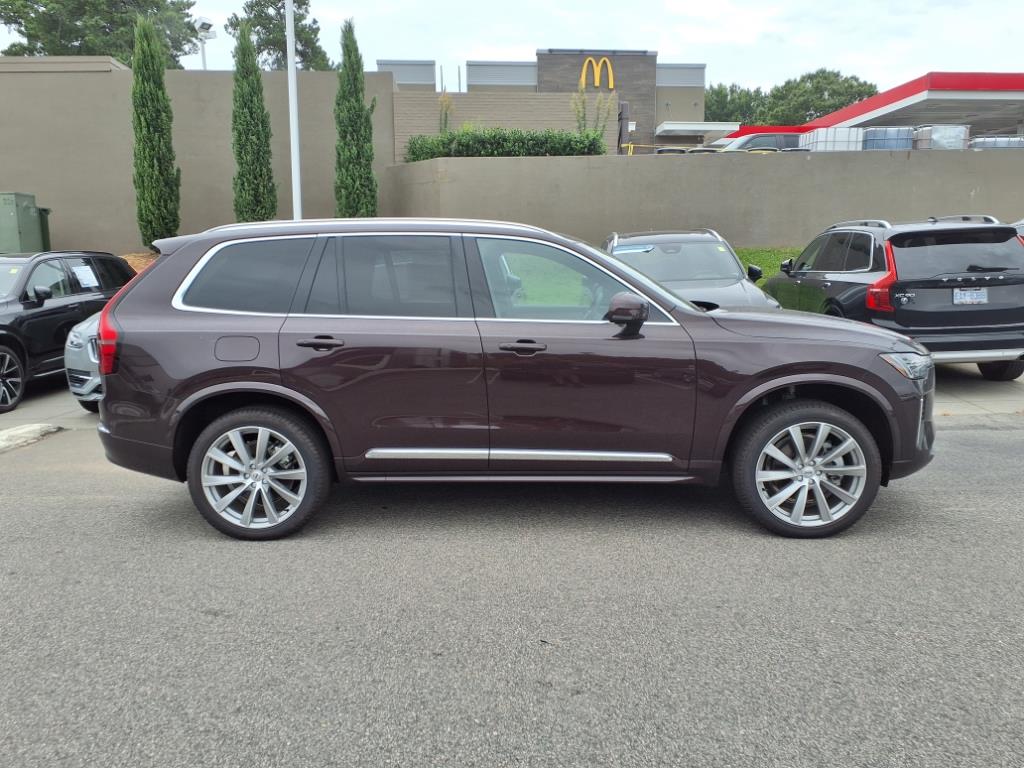 2025 Volvo XC90 B5 Core photo 2
