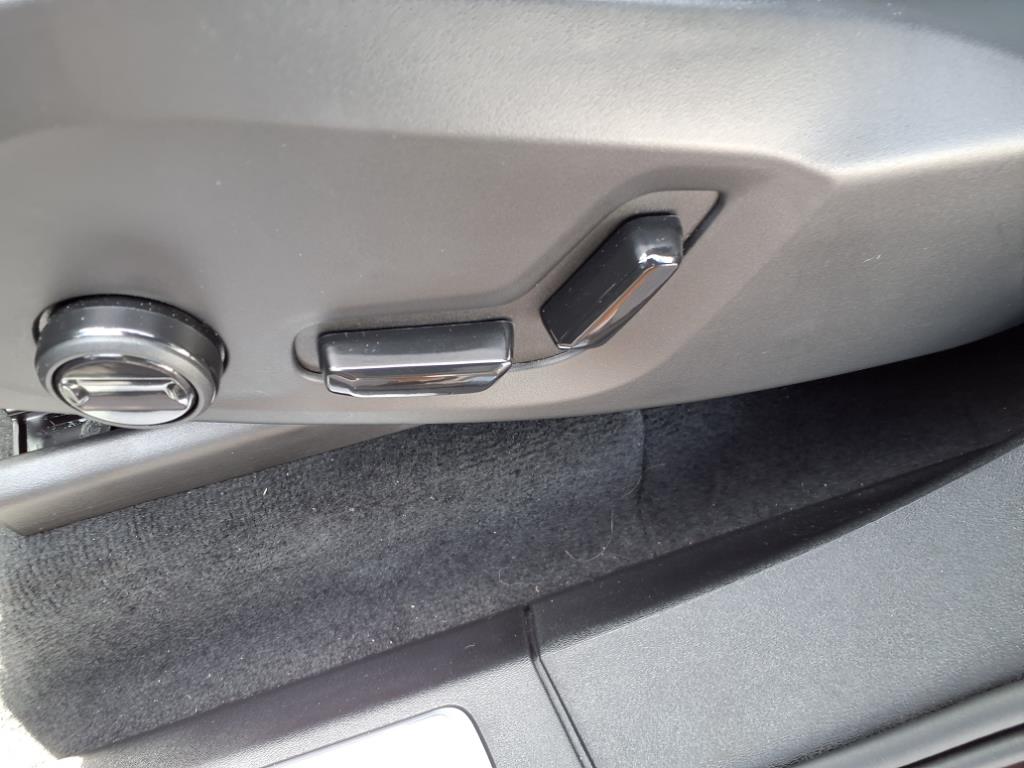 2025 Volvo XC90 Core - Photo 13