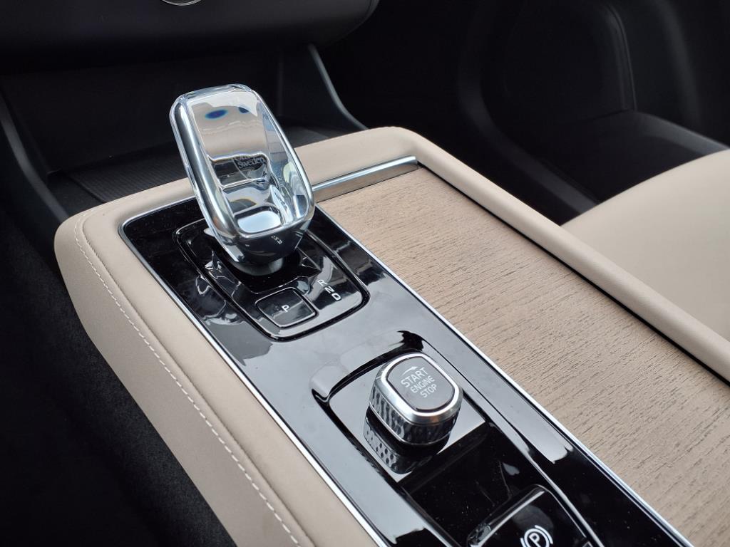 2025 Volvo XC90 Core - Photo 20