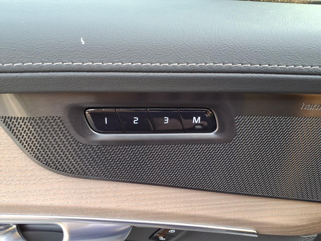 2026 Volvo XC90 Plus - Photo 13