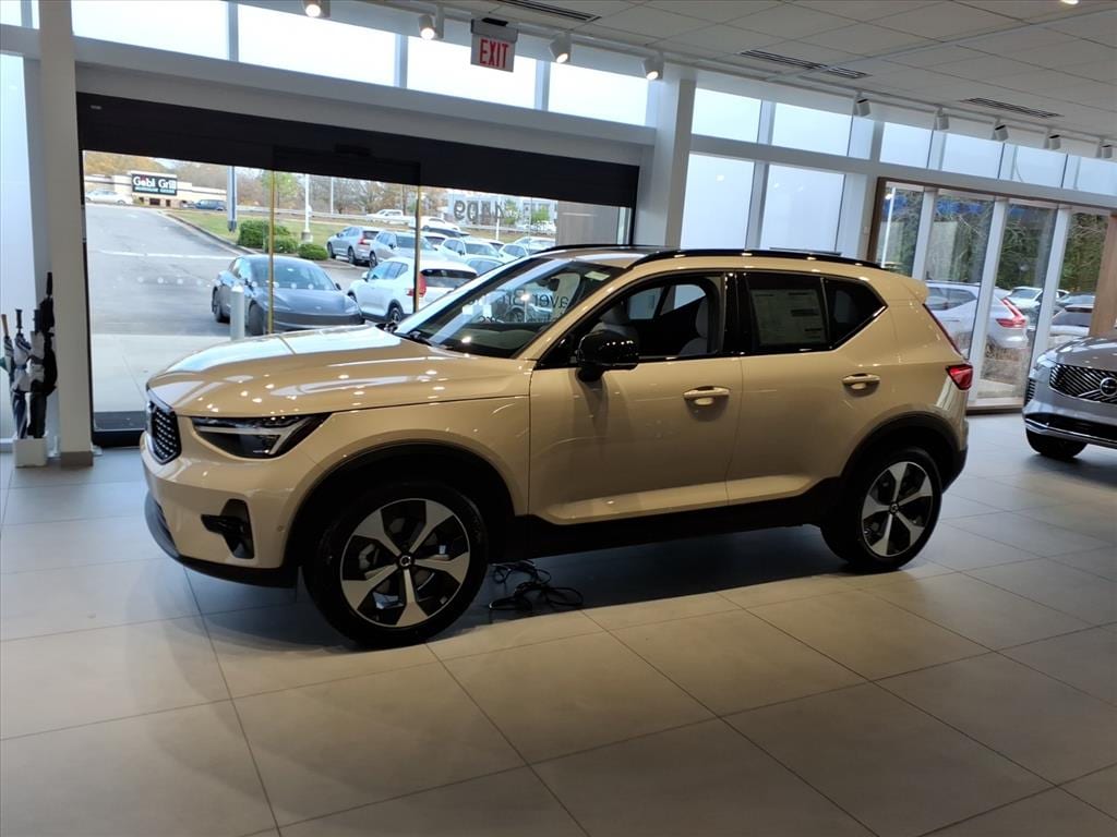 New 2026 Volvo XC40 B4 Plus SUV