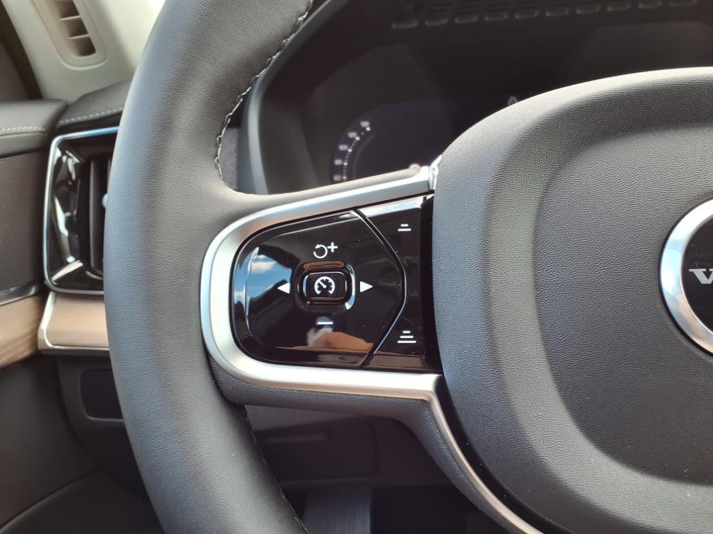 2026 Volvo XC90 Plus - Photo 22