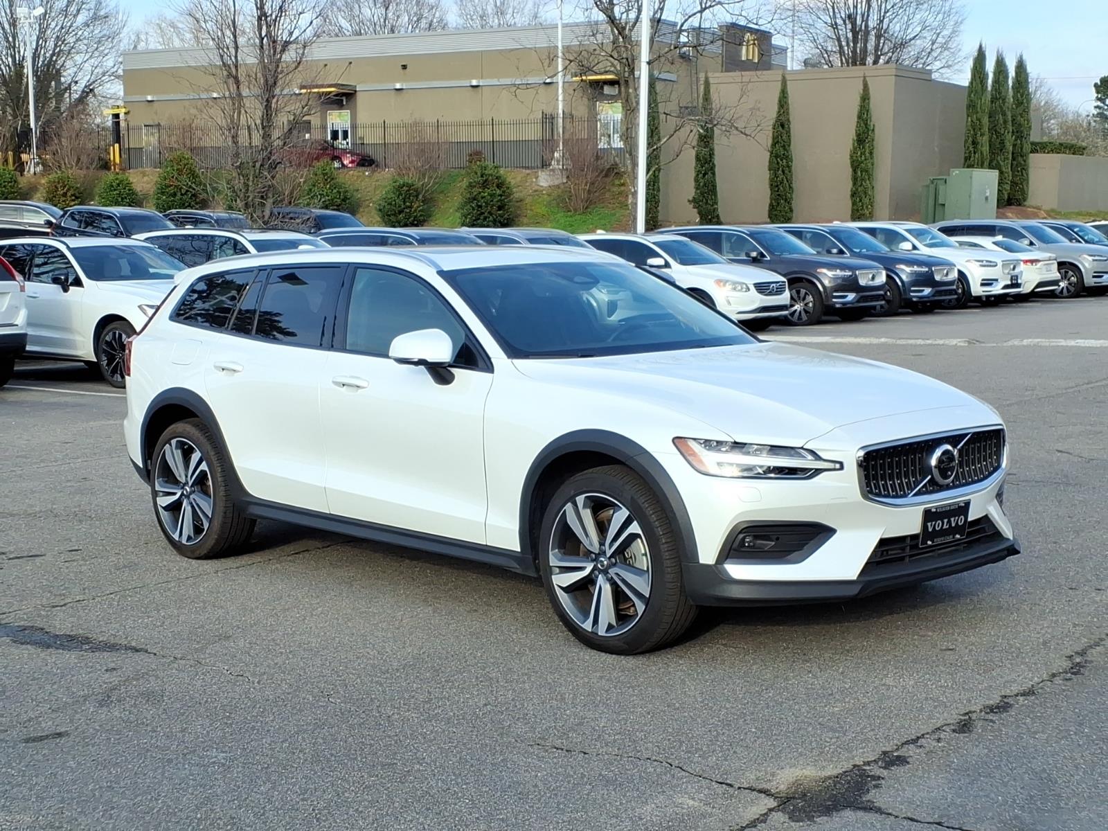 2023 Volvo V60 Cross Country