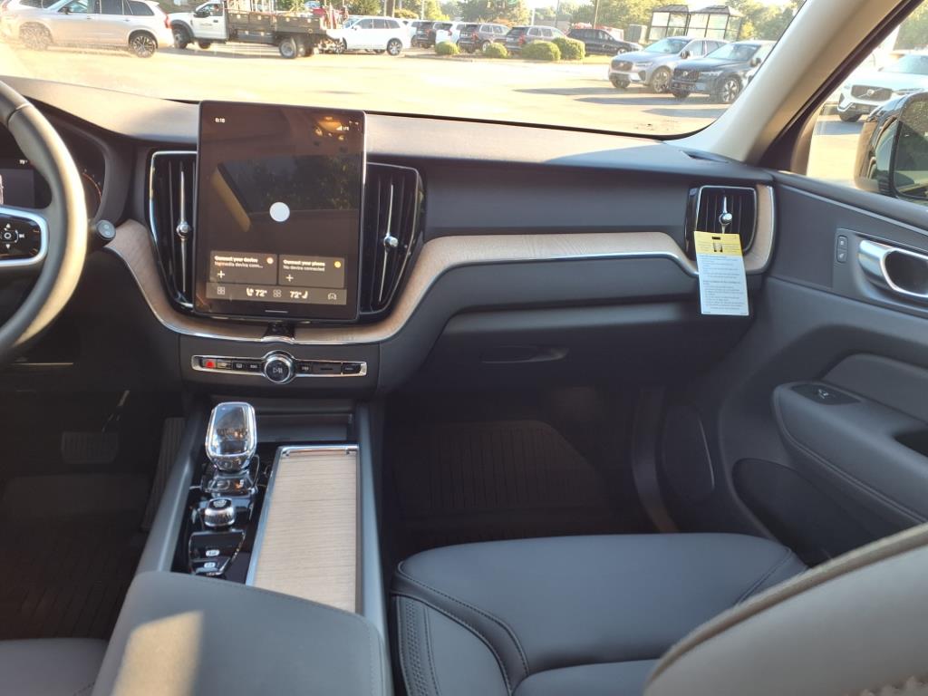 2026 Volvo XC60 Plus - Photo 10