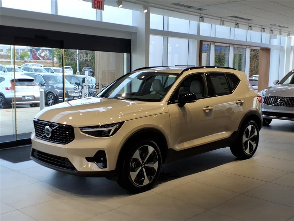 New 2026 Volvo XC40 B4 Plus SUV