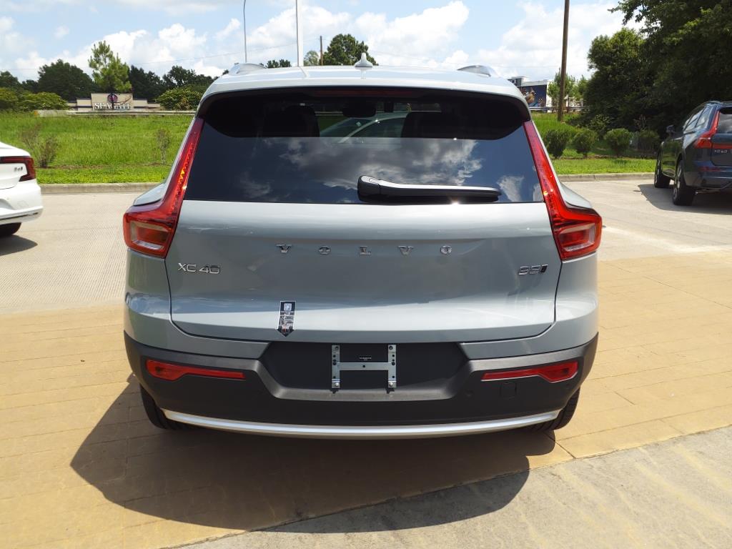 2025 Volvo XC40 Core photo 4