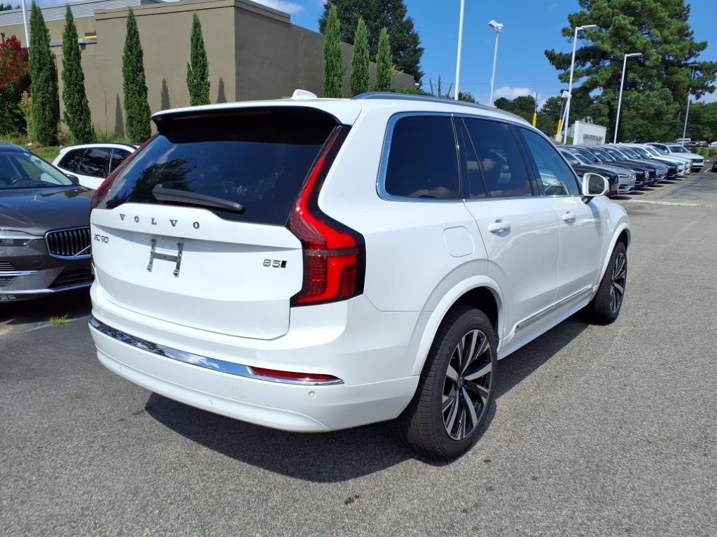 2026 Volvo XC90 B5 Core photo 3