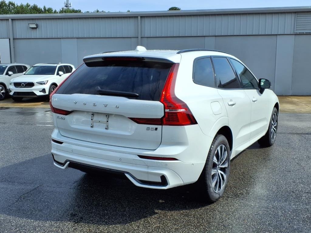 2025 Volvo XC60 B5 Plus photo 2