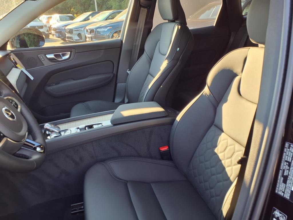 2026 Volvo XC60 Plus - Photo 14