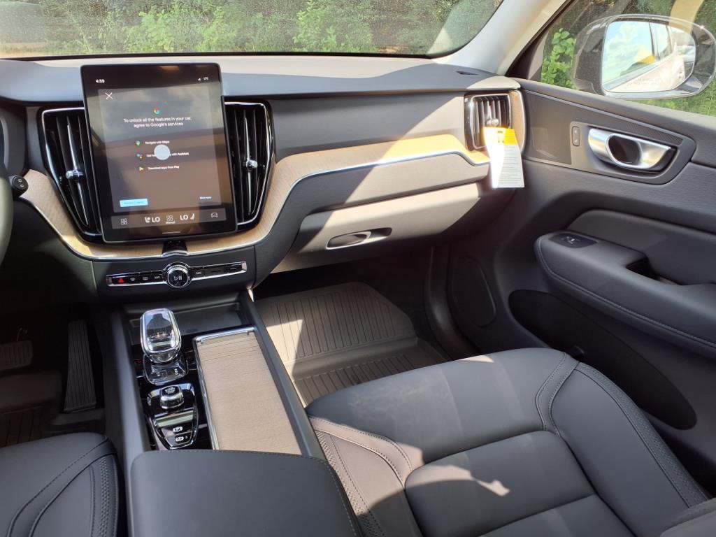 2026 Volvo XC60 Plus - Photo 12