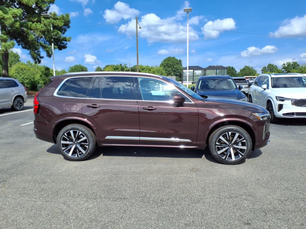 2025 Volvo XC90 Core photo 2