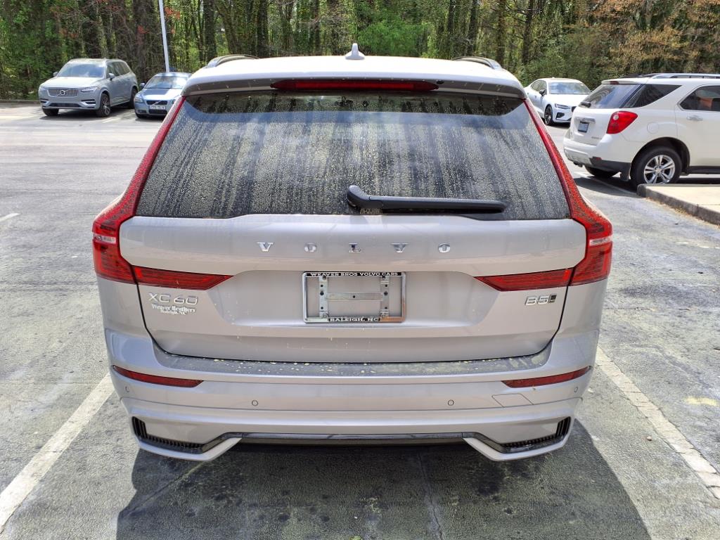2025 Volvo XC60 B5 Core photo 4