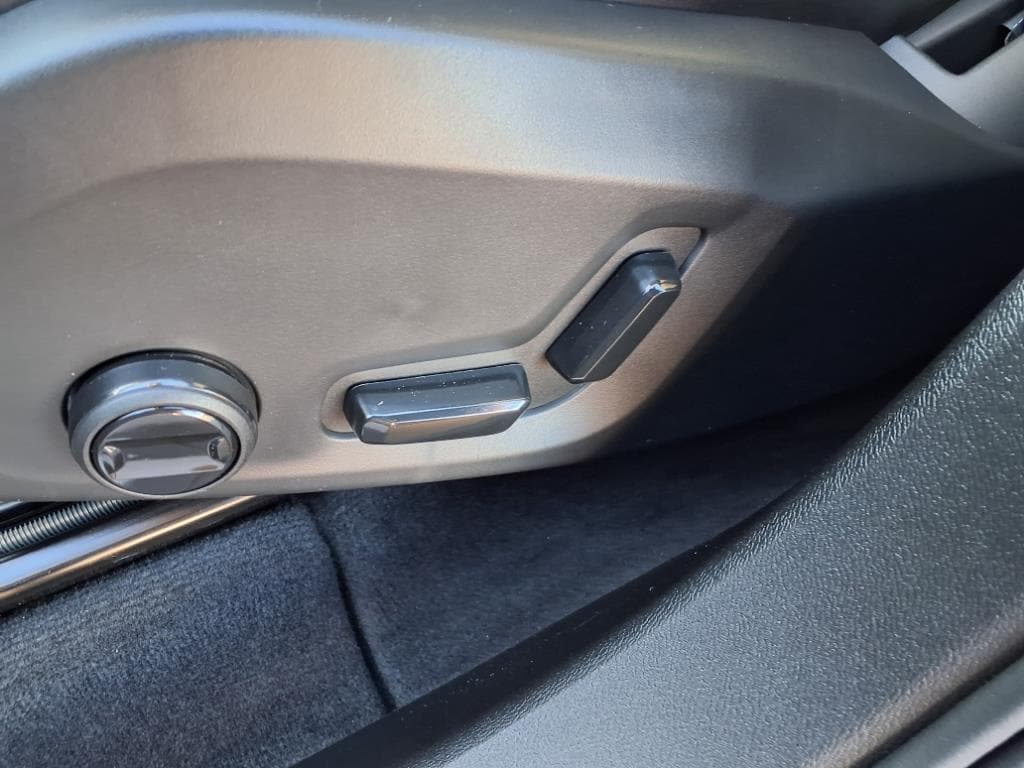 2026 Volvo XC60 Plus - Photo 13