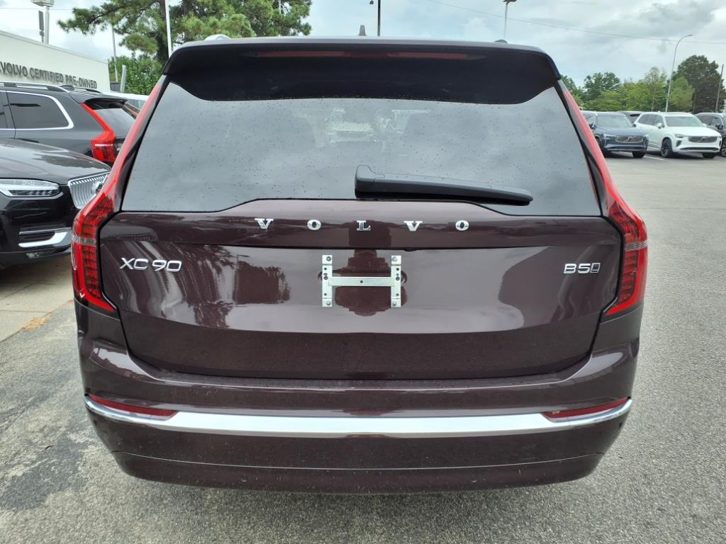2025 Volvo XC90 B5 Core photo 4