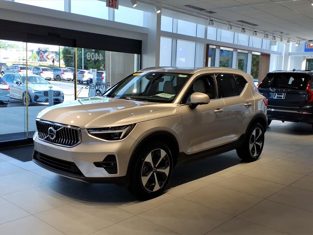 Certified 2024 Volvo XC40 B5 Plus Bright suv
