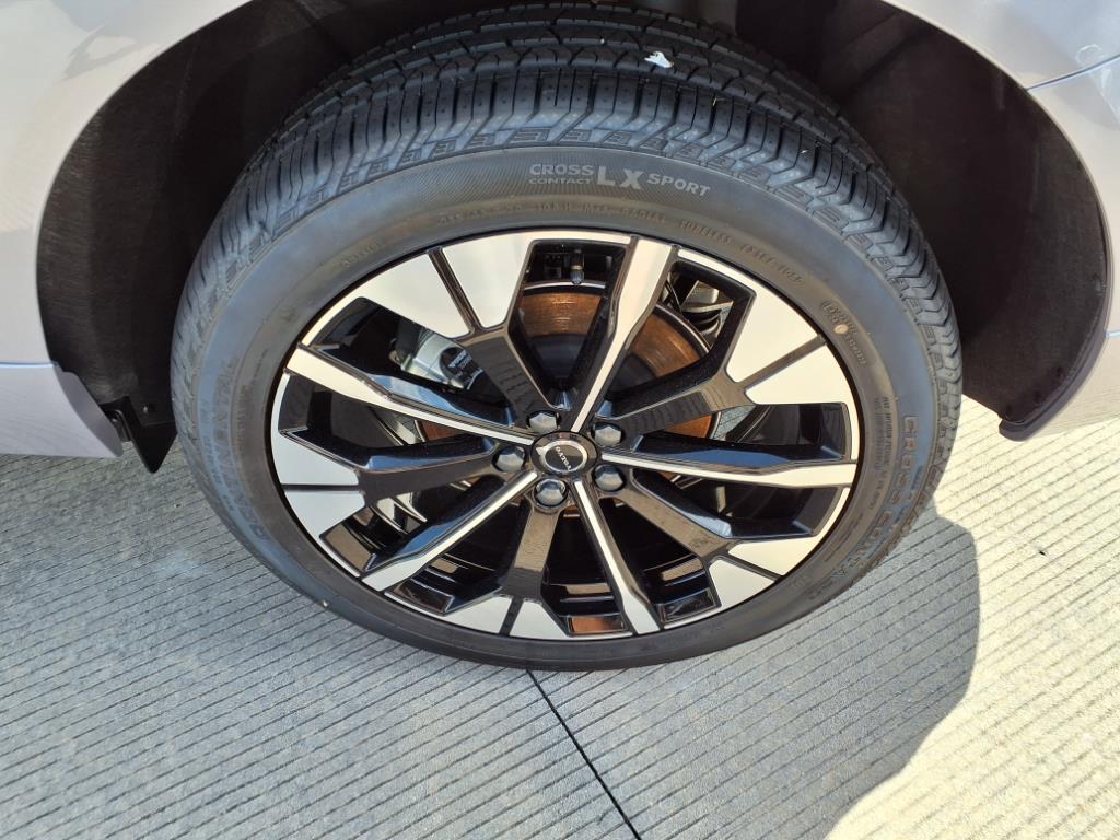 2026 Volvo XC60 Plus - Photo 8