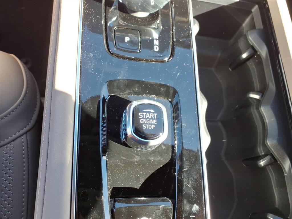 2026 Volvo XC90 Plus - Photo 19