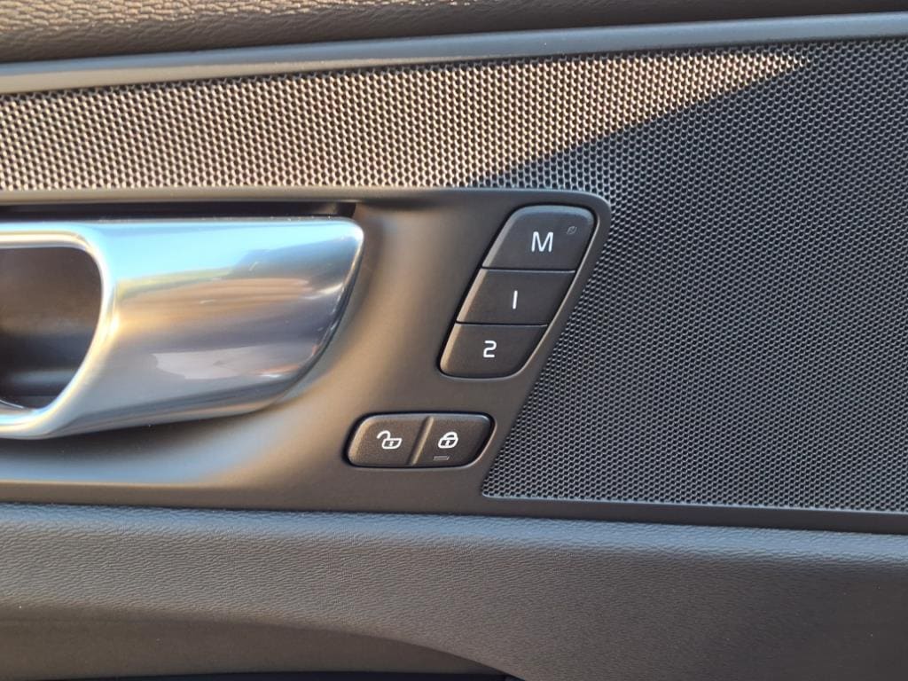 2026 Volvo XC60 Plus - Photo 12