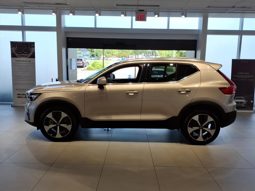 Certified 2024 Volvo XC40 B5 Plus Bright suv