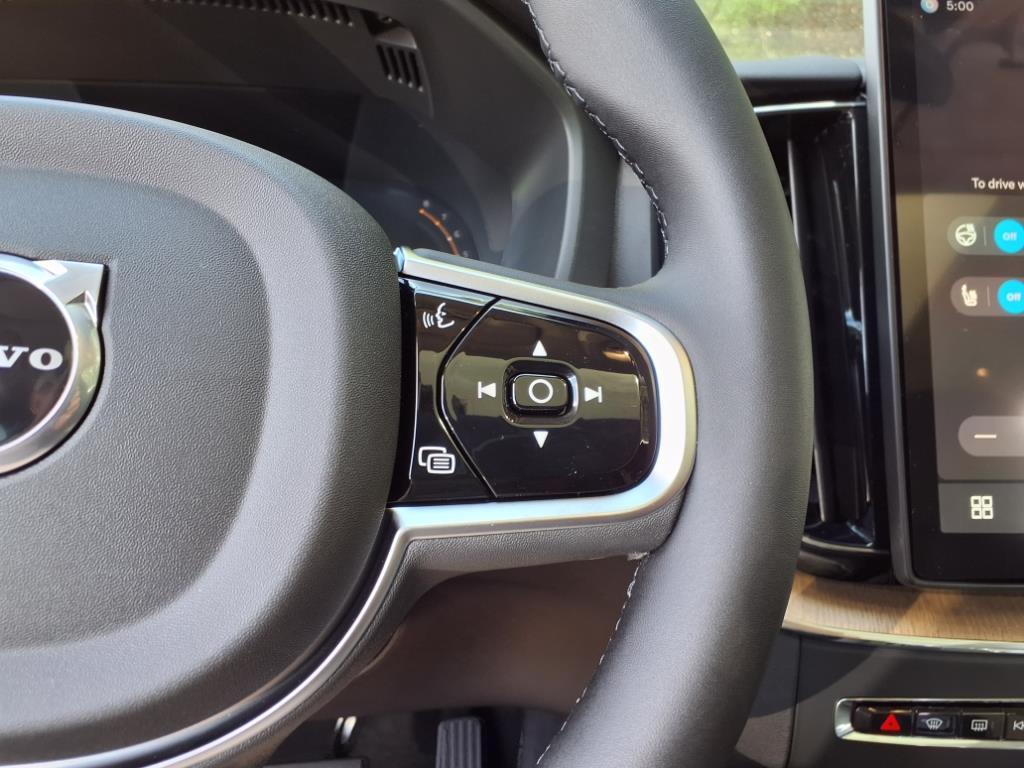 2026 Volvo XC60 Plus - Photo 21