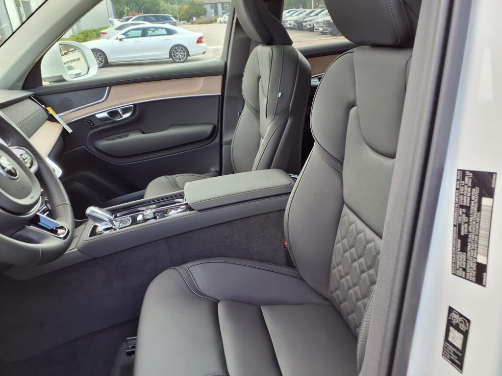 2026 Volvo XC90 Plus - Photo 16