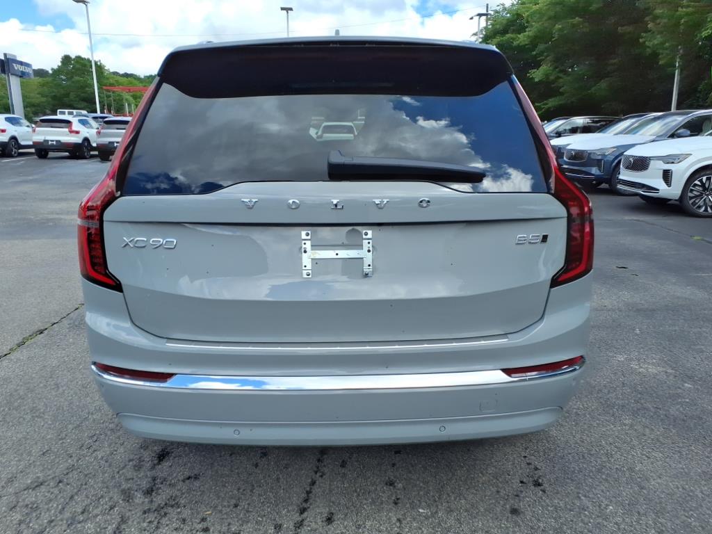2025 Volvo XC90 B5 Plus photo 2