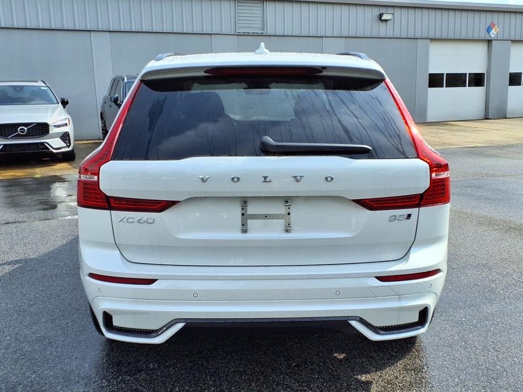 2025 Volvo XC60 B5 Plus photo 3