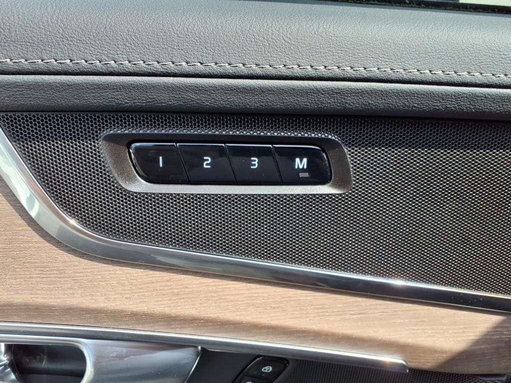 2025 Volvo XC90 Core - Photo 12