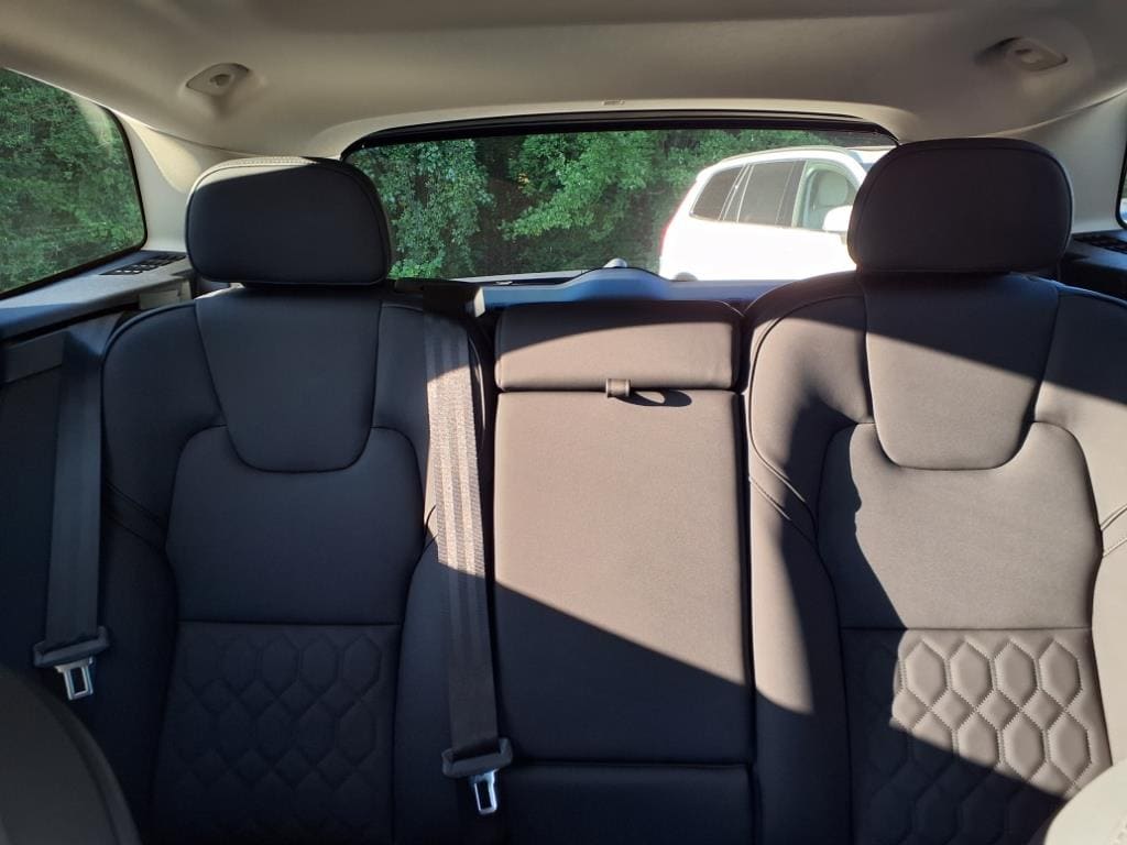 2026 Volvo XC60 Plus - Photo 15