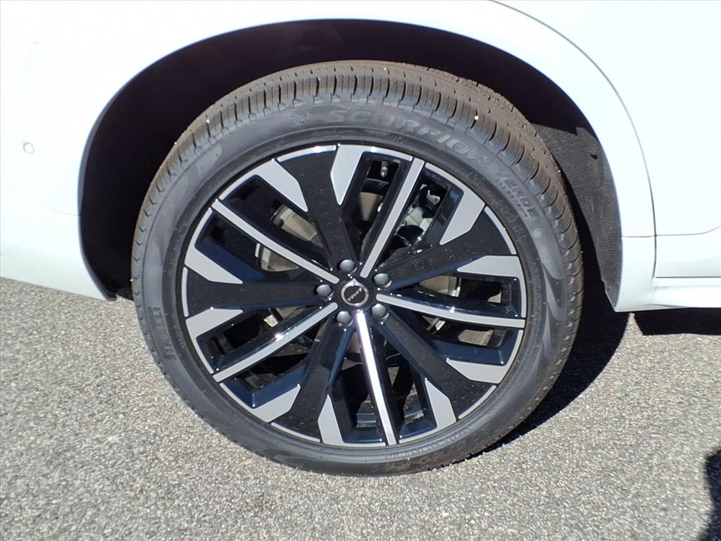 2026 Volvo XC90 Plus - Photo 7