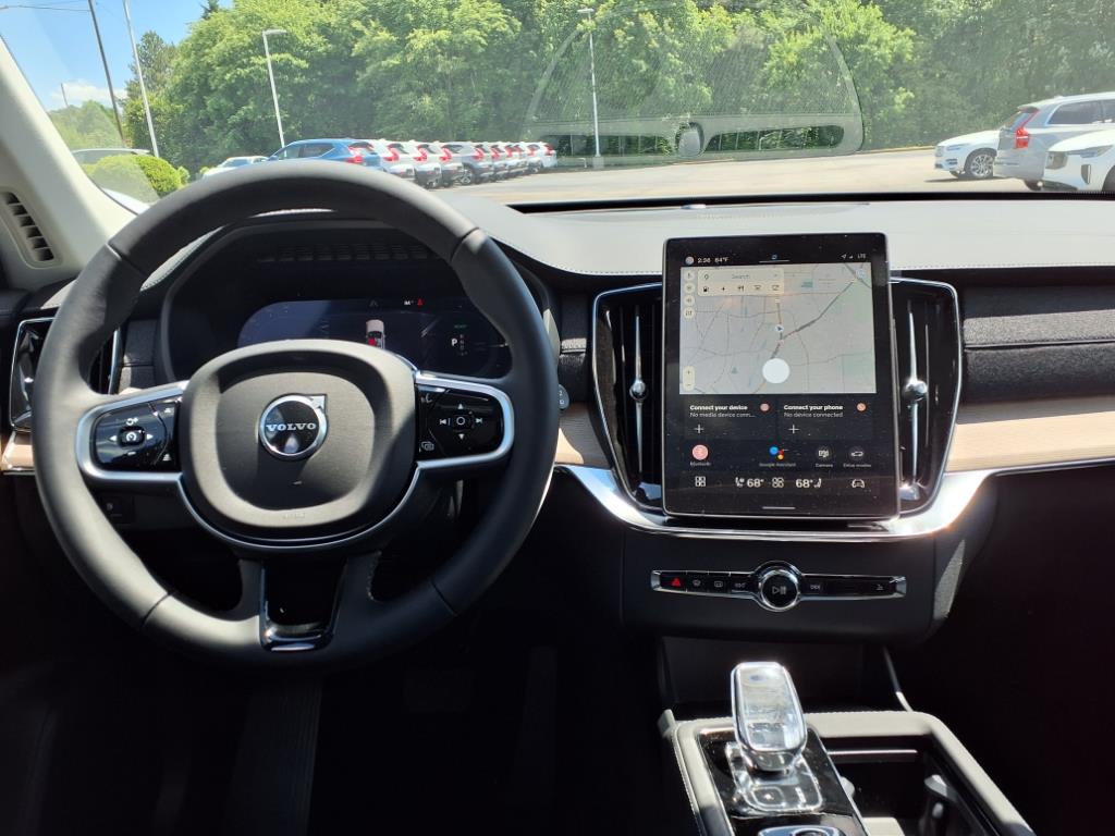 2025 Volvo XC90 Plus - Photo 13