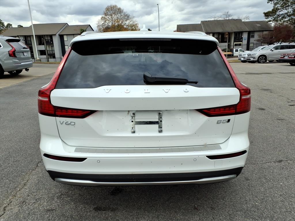 2026 Volvo V60 Cross Country B5 Plus photo 3