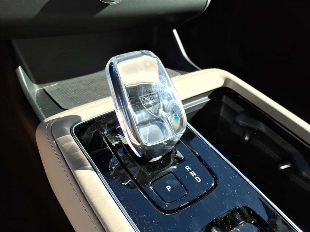 2026 Volvo XC90 Plus - Photo 18