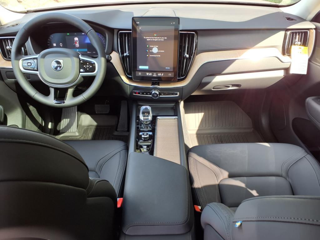 2026 Volvo XC60 Plus - Photo 10