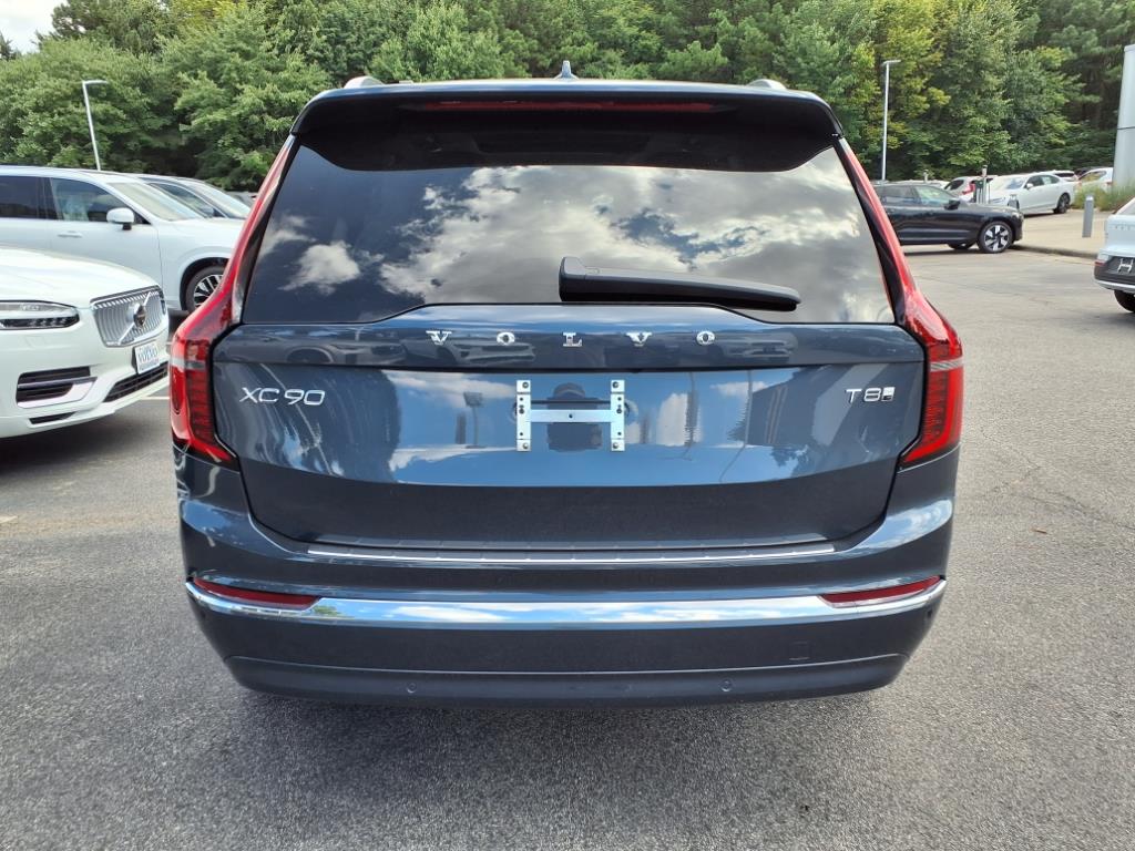 2026 Volvo XC90 T8 Plus photo 4